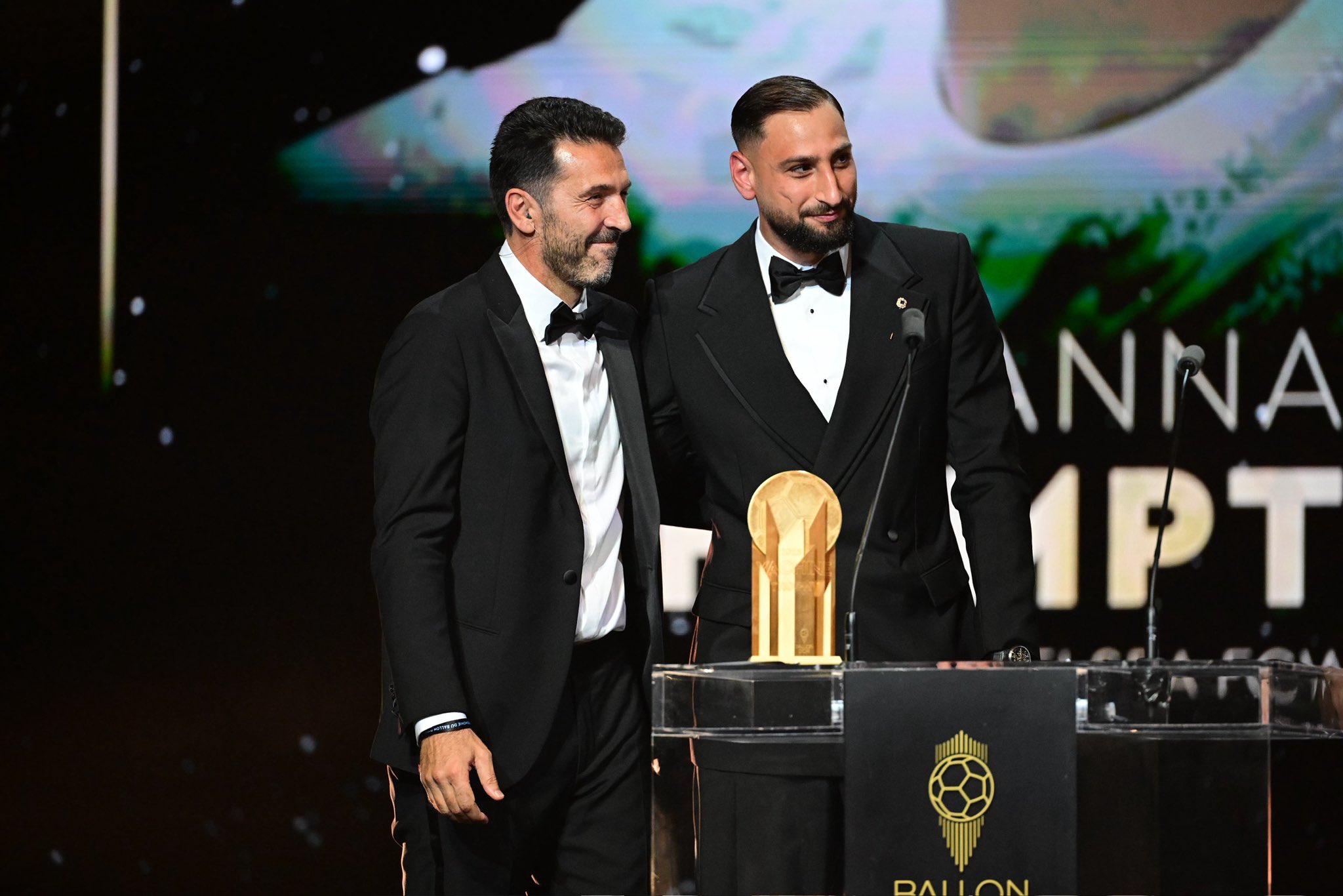 Gianluigi Donnarumma Raih Yashin Trophy 2025